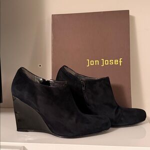 Chic Black Wedge Ankle Boots